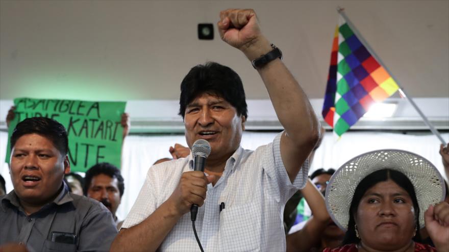 El expresidente boliviano, Evo Morales, hace gestos durante un encuentro en Buenos Aires, la capital de Argentina, 19 de enero de 2020. (Foto: AFP)