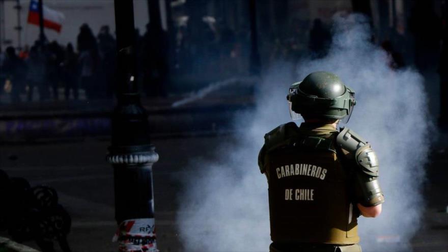 Policía chilena reprime a estudiantes y detiene a varias personas | HISPANTV