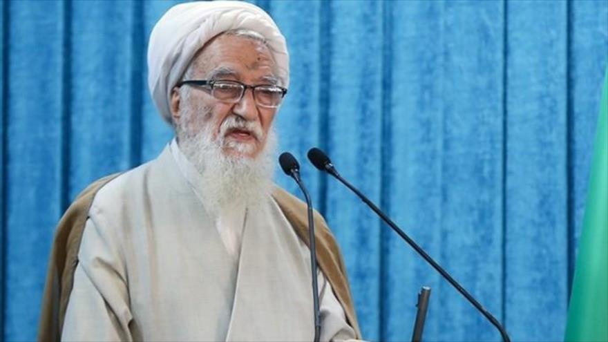 El Imam del rezo coelctivo del viernes de Teherán (capital persa), el ayatolá Mohamad Ali Movahedi Kermani, 31 de enero de 2020.