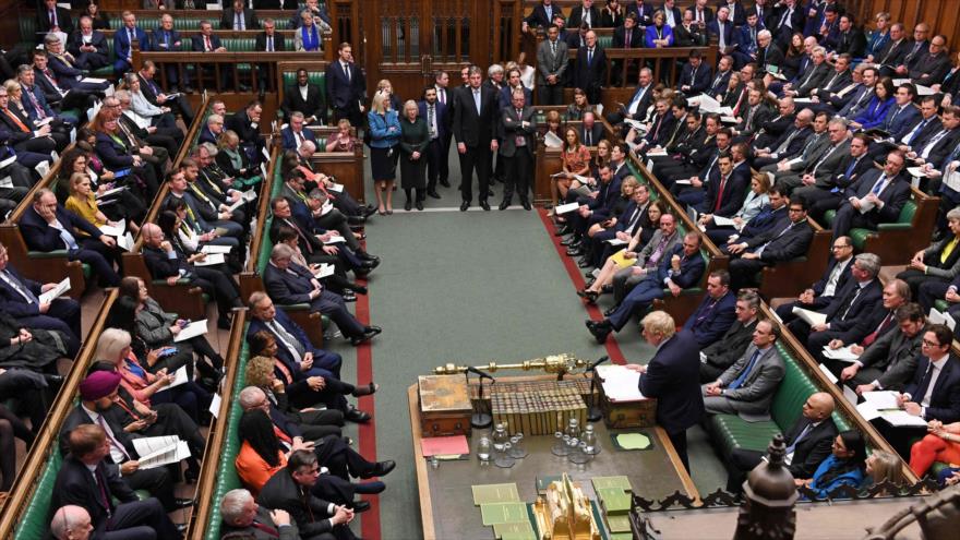 Diputados británicos y el primer ministro del país europeo, Boris Johnson, durante una sesión parlamentaria, 15 de enero de 2020. (Foto: AFP)