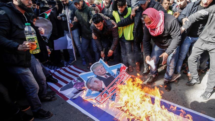 Manifestantes palestinos en una protesta contra el llamado “acuerdo del siglo” en Gaza, 31 de enero de 2020. (Foto: AFP)
