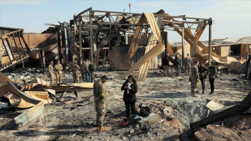 Parte de la base estadounidense de Al-Asad destruida por un ataque de misiles iraníes en la provincia de Al-Anbar, Irak, 13 de enero de 2020. (Foto: AFP)
