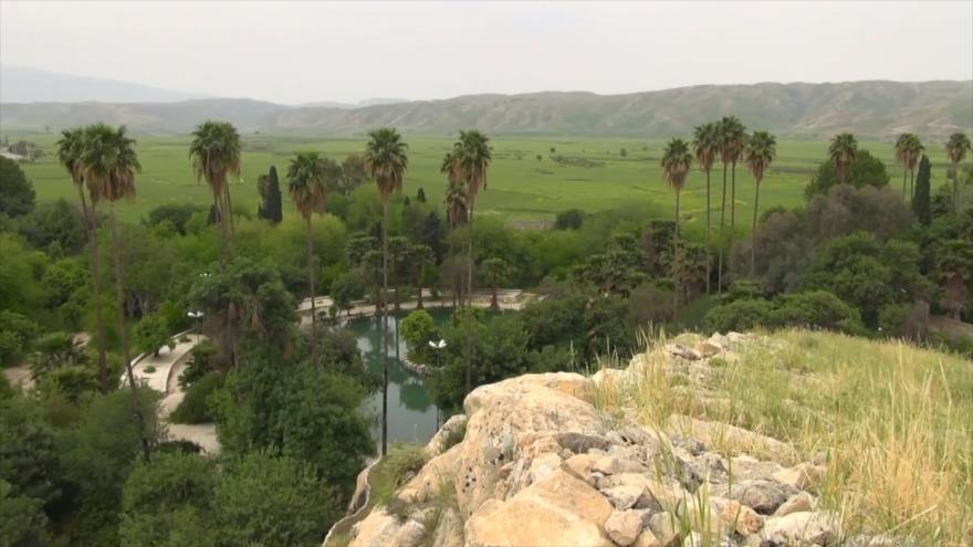 Irán: 1) Shirez en Lorestán; 2) Kohkiluye y Boyer-Ahmad