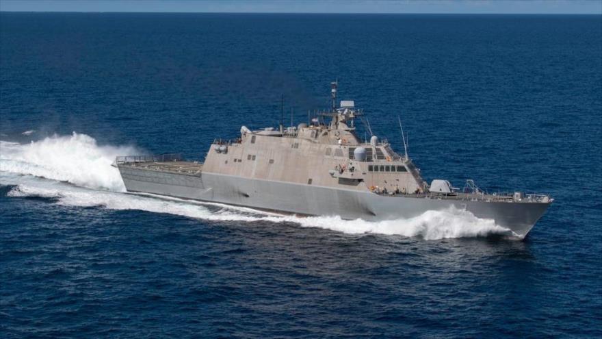 Un buque de guerra USS Detroit.
