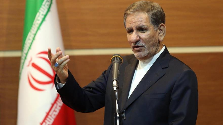 El vicepresidente primero iraní, Eshaq Yahanguiri, habla en una ceremonia en Teherán (capital iraní), 4 de febrero de 2020. (Foto: president.ir)