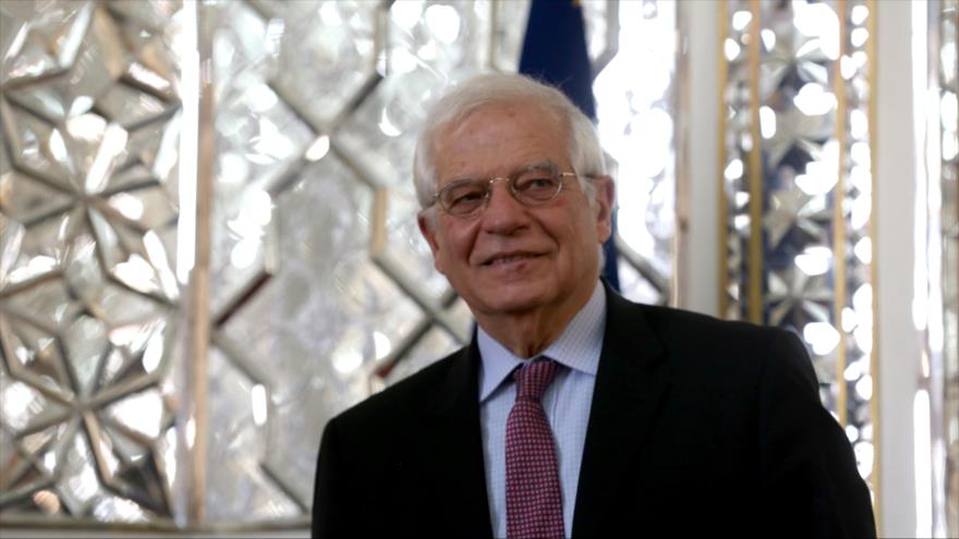 El jefe de la diplomacia europea, Josep Borrell, llega a una reunión con el canciller iraní, Mohamad Yavad Zarif, en Teherán, 3 de febrero de 2020. (Foto: AFP)