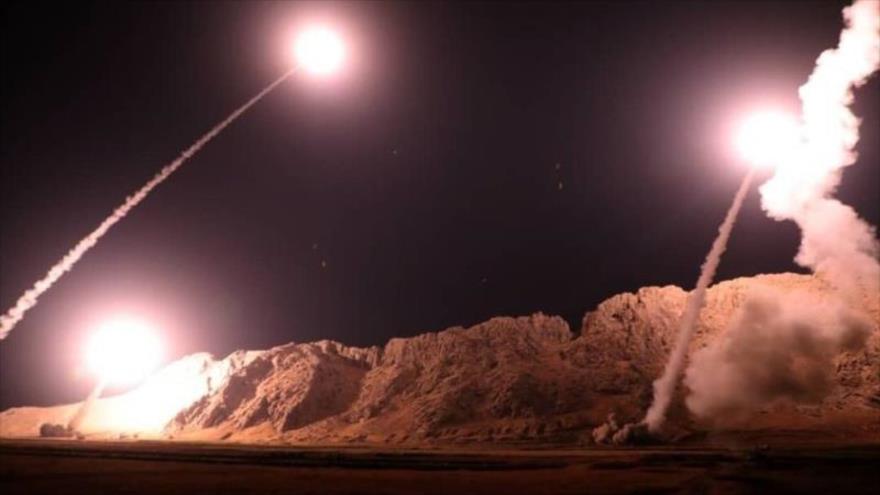 Instante del lanzamiento de varios misiles de la División Aeroespacial del CGRI de Irán contra dos de las bases militares de EE.UU. en Irak, 8 de enero de 2020.
