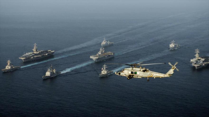 Portaviones de la Armada estadounidense junto a sus grupos de ataque en el mar de Omán, 23 de mayo de 2007.