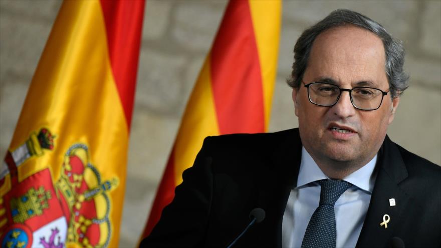 El presidente de la Generalitat de Cataluña, Quim Torra, habla con la prensa en Barcelona, 6 de febrero de 2020. (Foto: AFP)