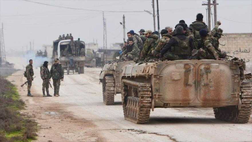 Soldados del Ejército sirio entran en la aldea Tal Tukan, en Idlib, 5 de febrero de 2020. (Foto: SANA)