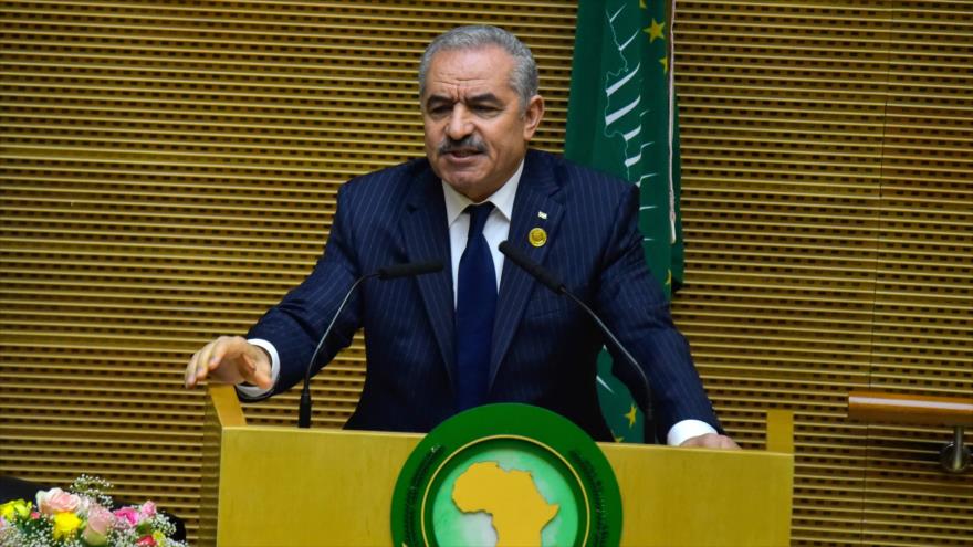 El premier palestino, Muhamad Shtayeh, ofrece un discurso en una sesión de la Unión Africana en Adís Abeba, 9 de febrero de 2020. (Foto: AFP)