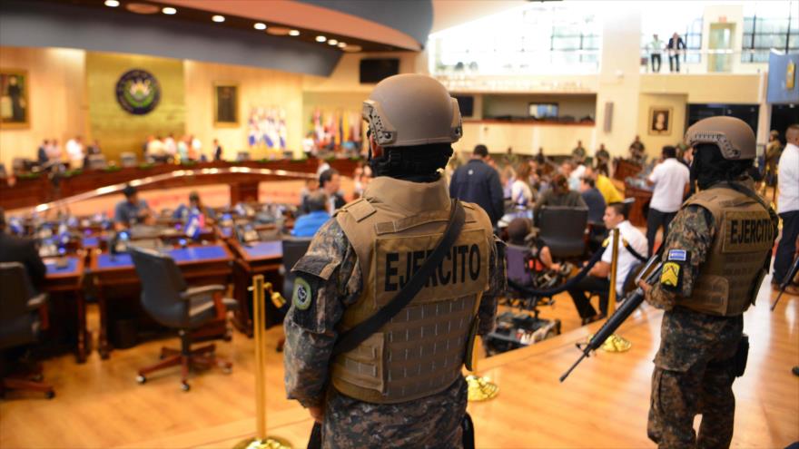 Presidente Bukele desafía al Congreso en El Salvador