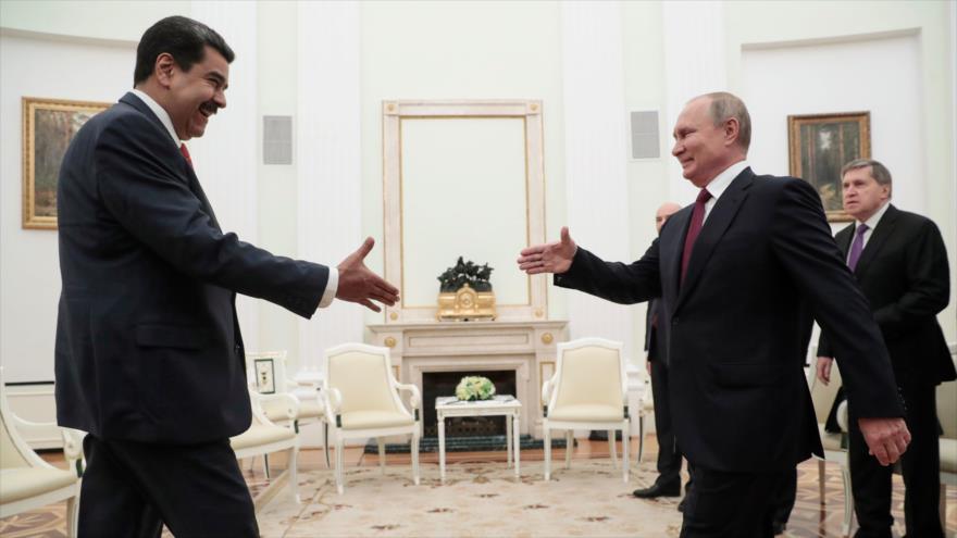 Presidente ruso, Vladimir Putin (dcha.), y su par venezolano, Nicolás Maduro, durante una reunión en Moscú, 25 de septiembre de 2019. (Foto: AFP)