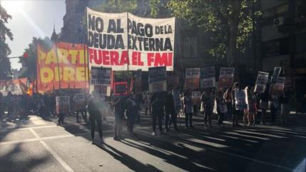 Argentinos: ‘¡Fuera FMI de Argentina y de toda América Latina!’