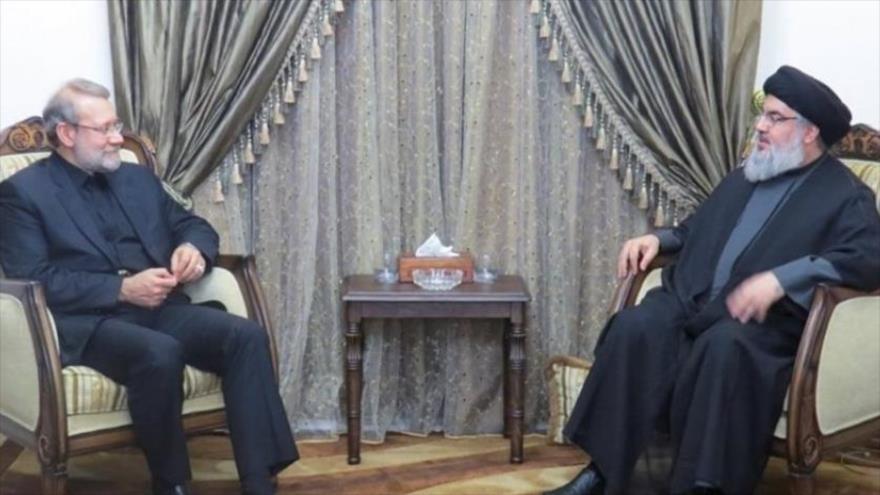 El presidente del Parlamento de Irán, Ali Lariyani (izda.) y el líder de Hezbolá, Seyed Hasan Nasralá, en Beirut, capital libanesa,17 de febrero de 2020.