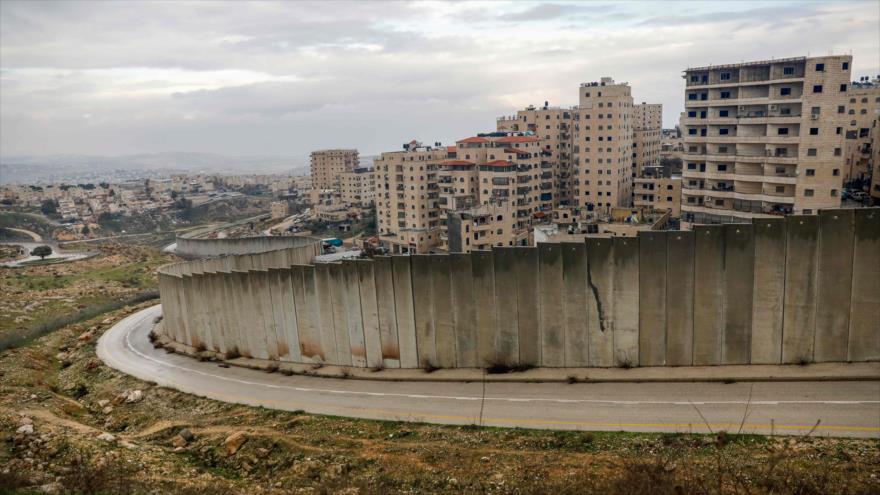 El asentamiento israelí Pisgat Zeev, construido en la parte oriental de la ciudad ocupada de Al-Quds (Jerusalén), 11 de febrero de 2020. (Foto: AFP) 