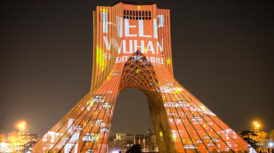 Torre Azadi en Irán se ilumina en apoyo a China ante coronavirus | HISPANTV
