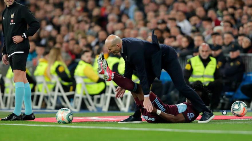 Vídeo: Zidane recibe una patada en el partido contra el Celta 