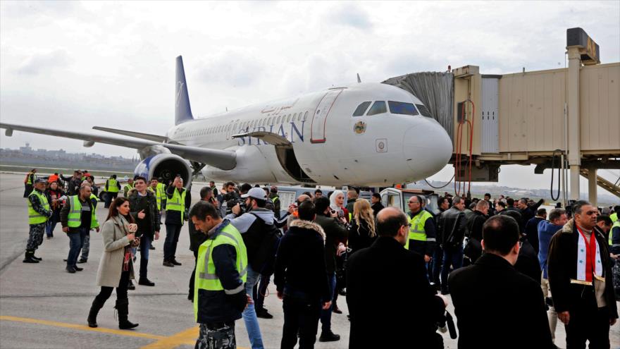 Vídeo: Primer vuelo civil en 8 años llega al aeropuerto de Alepo | HISPANTV