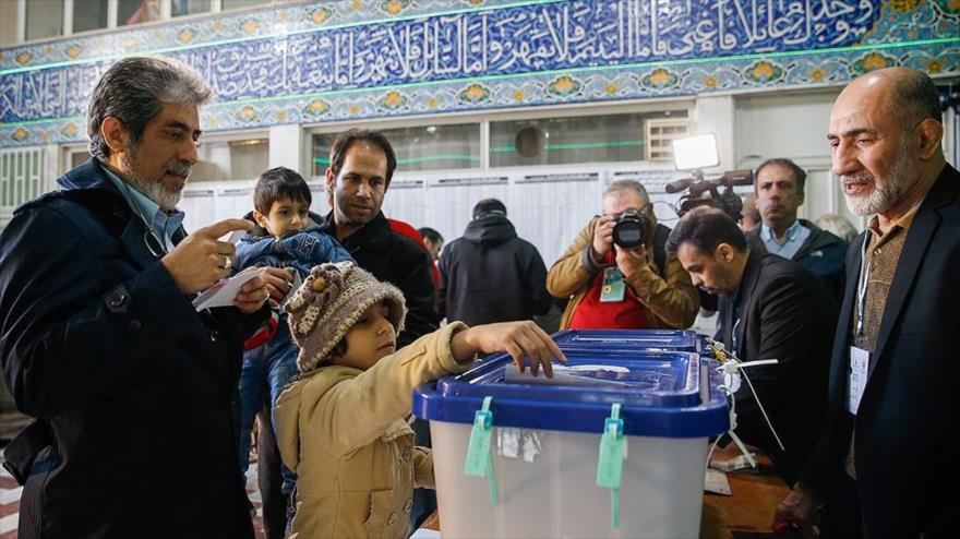 Cierran colegios electorales en Irán y empieza escrutinio de votos