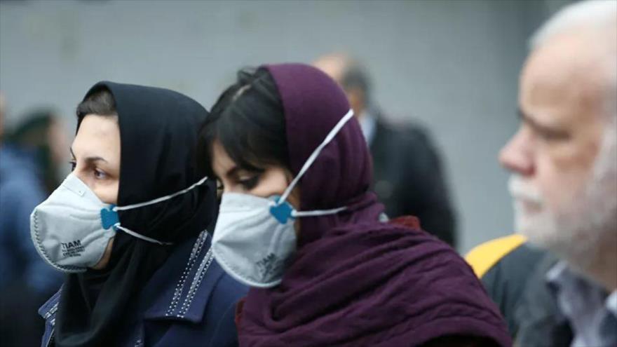 Varias personas con mascarilla en Teherán, capital de Irán, 20 de febrero de 2020.