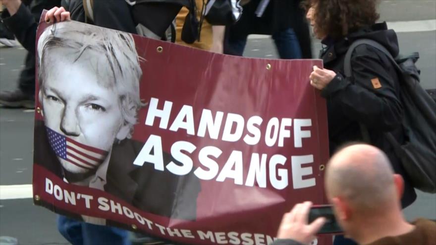 Cientos marchan en Londres contra extradición de Assange a EEUU