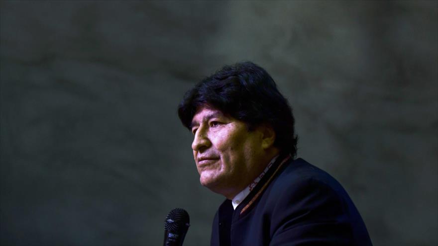El depuesto presidente de Bolivia, Evo Morales, habla con la prensa en Buenos Aires, capital argentina, 21 de febrero de 2020. (Foto: AFP)
