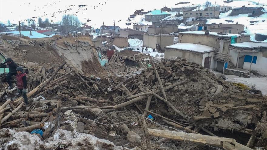 9 muertos y cientos de heridos por seísmo en frontera turco-iraní
