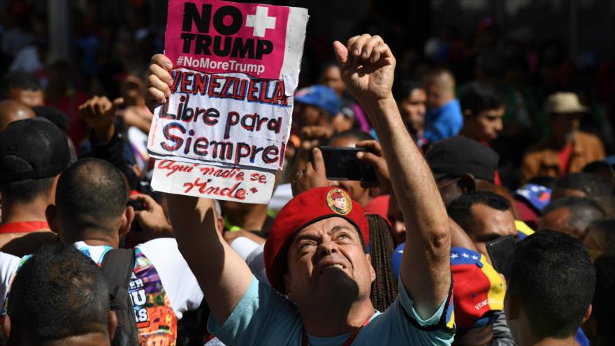 Venezolanos se manifiestan contra sanciones de EE.UU. en Caracas, 10 de febrero de 2020. (Foto: AFP)