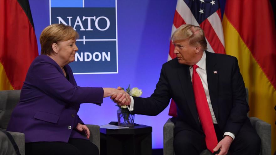 La canciller alemana, Angela Merkel (izda.) y el presidente de EE.UU., Donald Trump, reunidos en el Reino Unido, 4 de diciembre de 2019. (Foto: AFP)