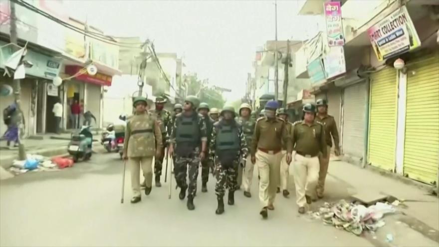 Policía india, desplegada en Nueva Delhi para impedir choques
