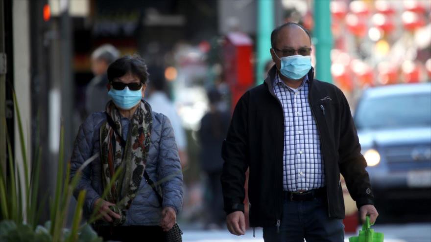 La gente lleva máscara en San Francisco, California, 26 de febrero de 2020. (Foto: Getty Images)