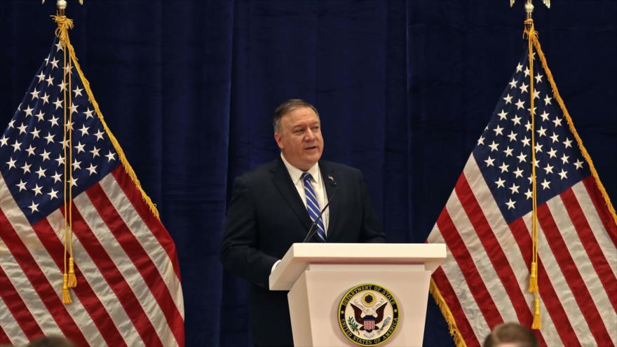El secretario de Estado de EE.UU., Mike Pompeo, se dirige a la prensa en la capital catarí, Doha, 29 de febrero de 2020. (Foto: AFP)