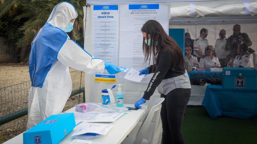 Un centro de votación especial en Tel Aviv para los votantes en cuarentena debido al nuevo coronavirus, 1 de marzo de 2020. (Foto: AFP)