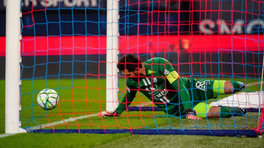 Vídeo: El autogol más ridículo por error garrafal de un portero | HISPANTV
