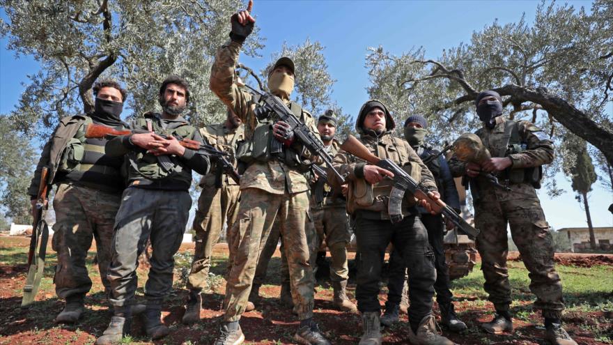Milicianos apoyados por Turquía en la provincia siria de Idlib, 4 de marzo de 2020. (Foto: AFP)