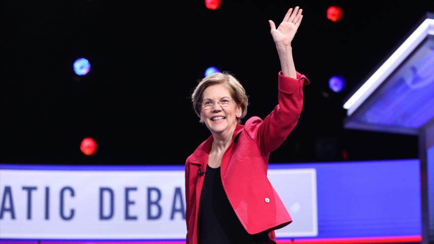 La senadora y aspirante demócrata Elizabeth Warren, en un debate presidencial en Carolina del Sur (EE.UU.), 25 de febrero de 2020. (Foto: AFP)