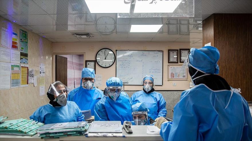 Varios enfermeros en un hospital en Teherán, Irán, 6 de marzo de 2020. (Foto: FARS)