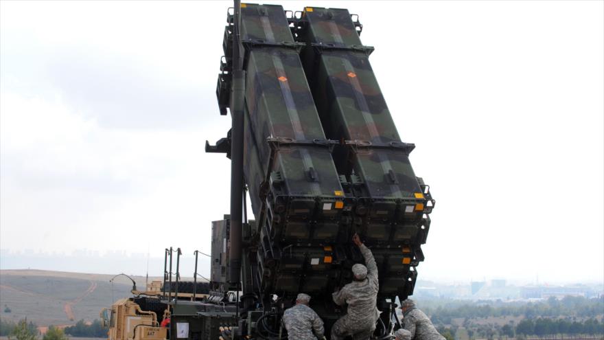 Soldados estadounidenses trabajan en un sistema de misiles Patriot en una base militar turca en Gaziantep, 5 de febrero de 2013. (Foto: AFP)