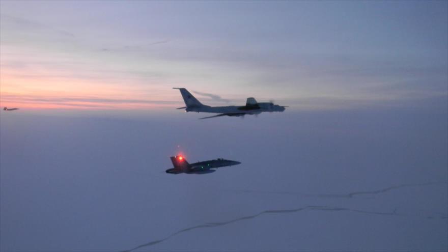 Cazas de EEUU y Canadá interceptan 2 aviones rusos frente a Alaska | HISPANTV