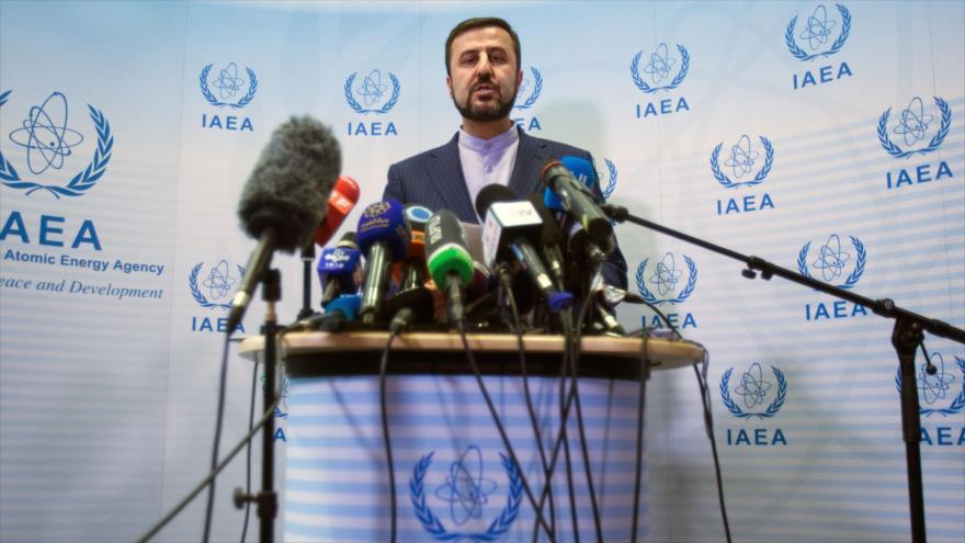 El embajador iraní ante las organizaciones internacionales radicadas en Viena (Austria), Kazem Qaribabadi, en una rueda de prensa.