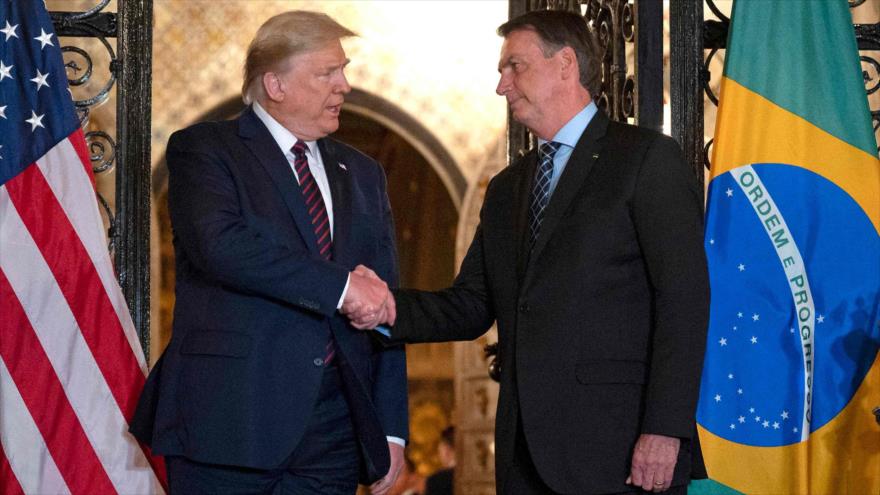 El presidente brasileño, Jair Bolsonaro (dcha.), y su par estadounidense, Donald Trump, en Florida (EE.UU.), 7 de marzo de 2020. (Foto: Reuters)