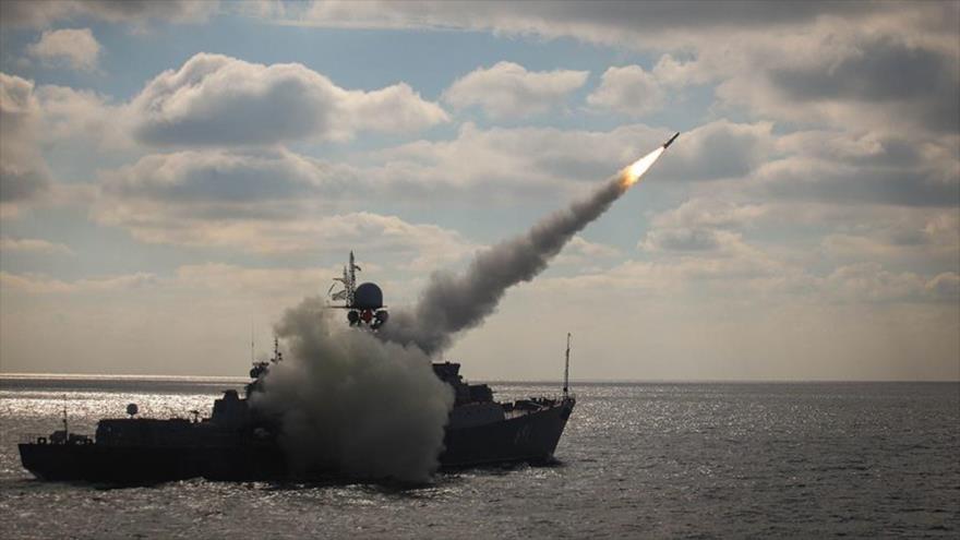 Rusia destruye con misiles objetivos enemigos navales en maniobras | HISPANTV