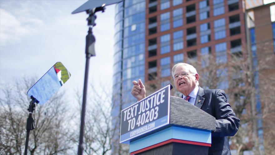 El senador estadounidense Bob Menéndez durante un acto en Newark, Nueva Jersey (noreste de EE.UU.), 13 de abril de 2019. (Foto: AFP)