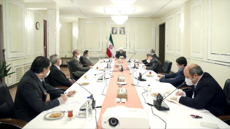 El presidente de Irán, Hasan Rohani, se reúne con miembros de su oficina y sus asesores, Teherán, 14 de marzo de 2020. (Foto: President.ir)
