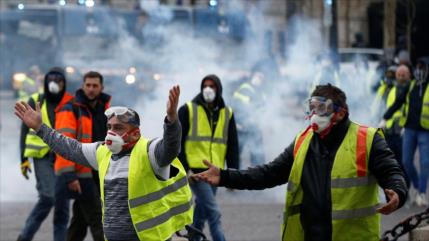 Policía francesa vuelve a reprimir a los chalecos amarillos