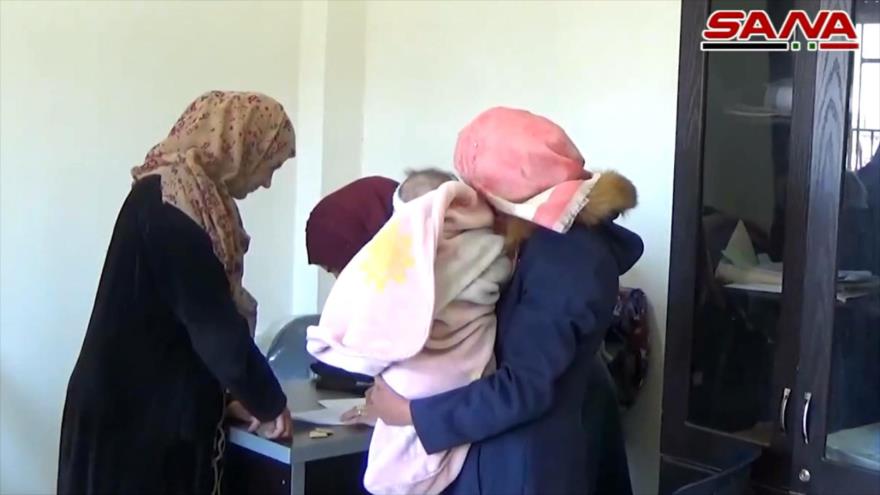 Cientos de refugiados sirios vuelven a sus hogares en Homs