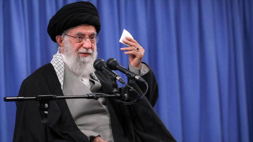 El Líder de la Revolución Islámica de Irán, el ayatolá Seyed Ali Jamenei, en una reunión en Teherán, 18 de febrero de 2020. (Foto: Khamenei.ir)