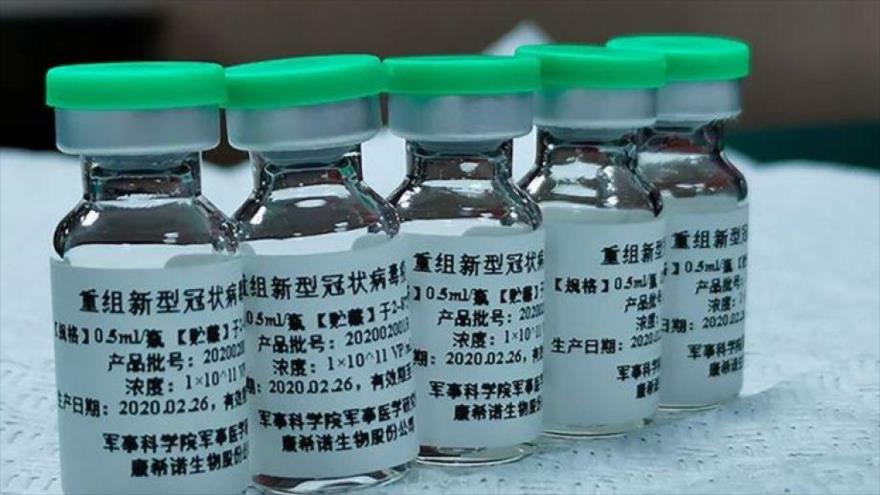 El Ministerio de Defensa chino muestra imágenes de la vacuna desarrollada contra el coronavirus.