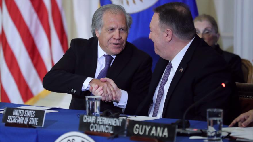 El secretario de Estado de EE.UU., Mike Pompeo (dcha.), y el secretario general de la OEA, Luis Almagro, en una reunión en Washington, 17 de enero de 2020. (Foto: AFP)
